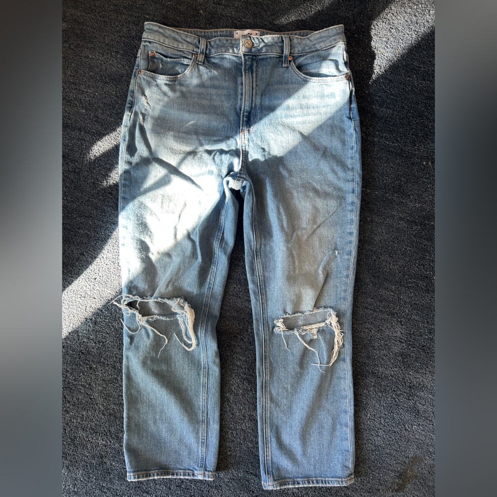 PAIGE Women’s Light Blue Distressed Cropped Jeans